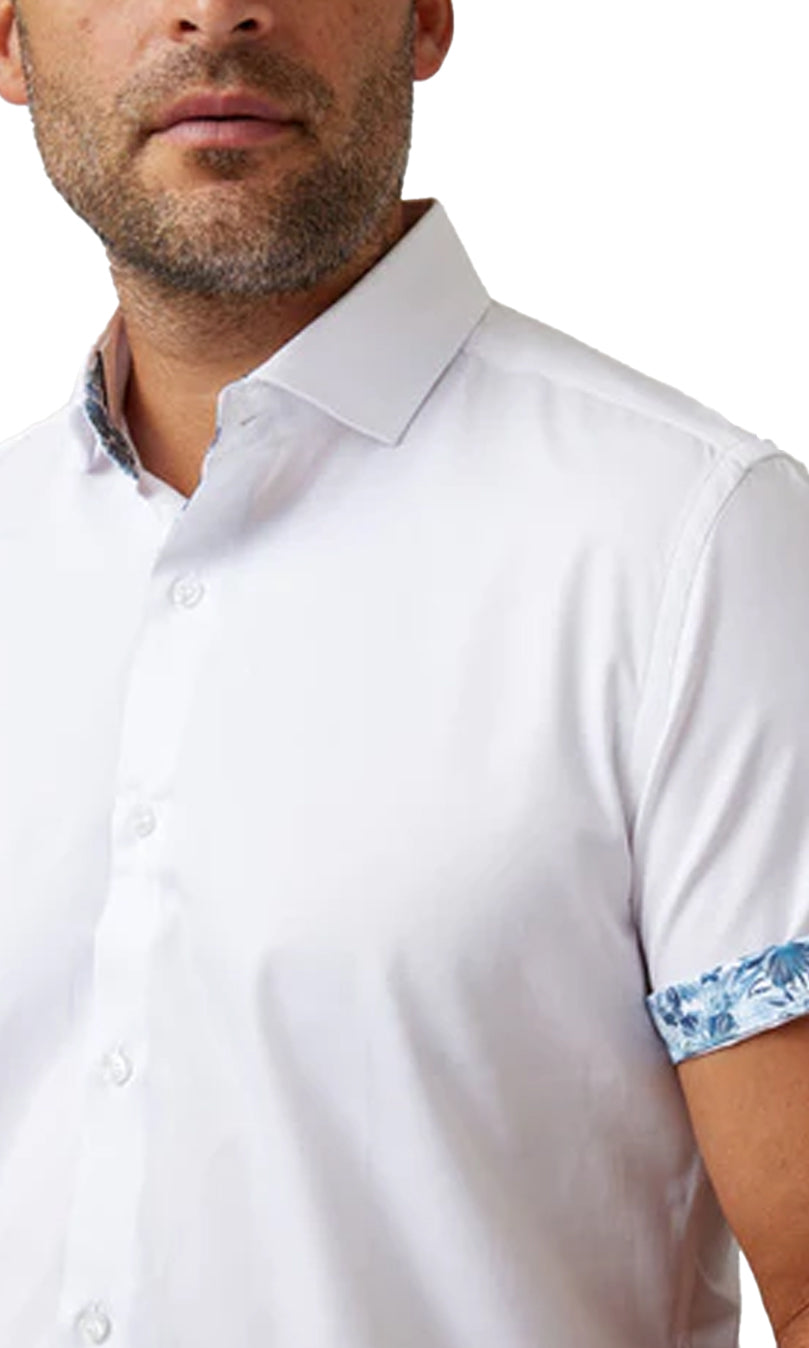 White shirt sleeve shirt