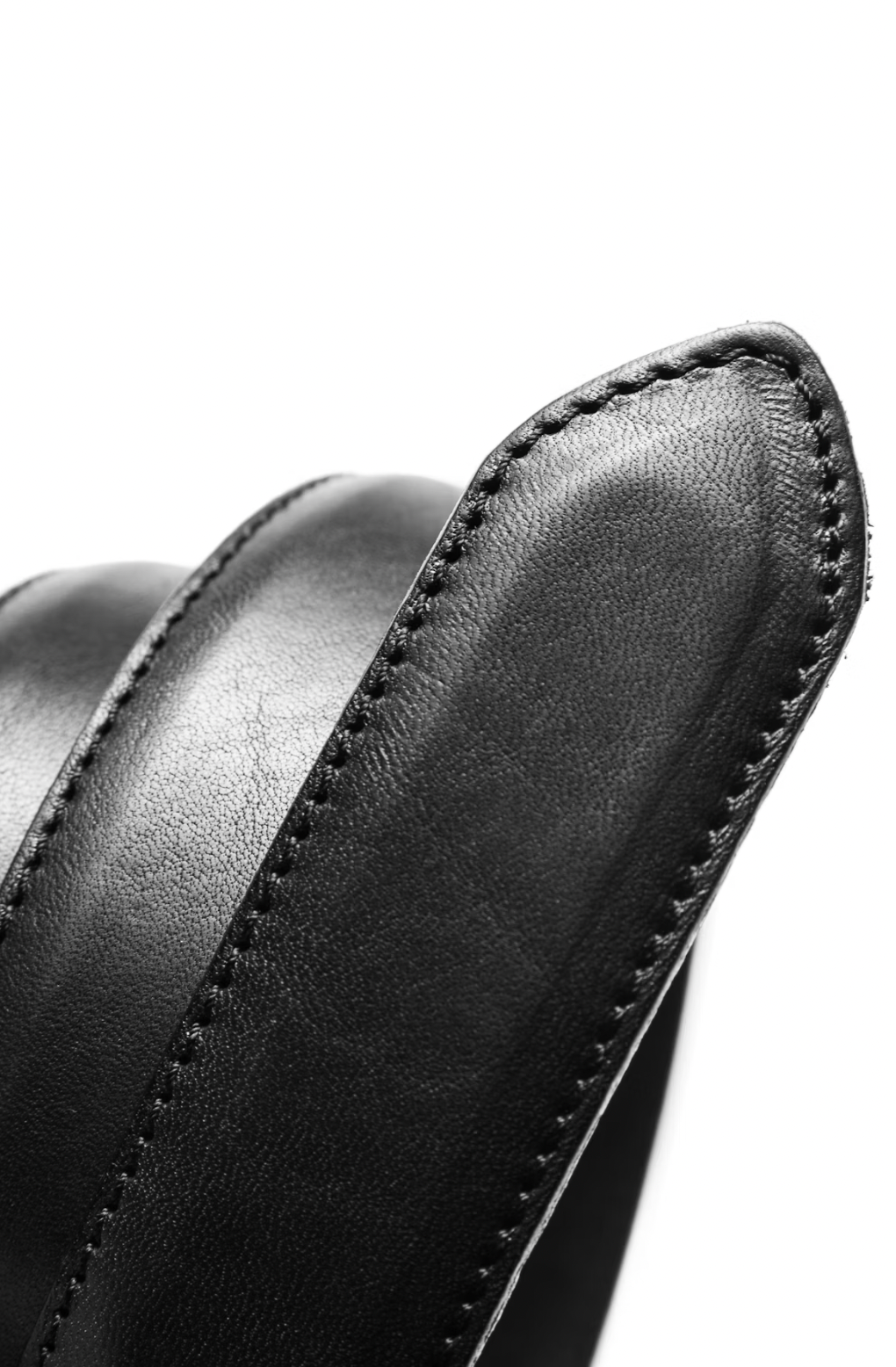 Essinot Leather Belt in Black